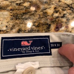 Like new Vineyard Vines 30 x 30 men’s khakis